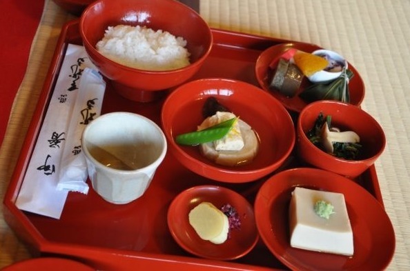 伙食&少林寺高僧午餐曝光,看到他们伙食,网友想出家的心都有了