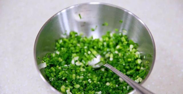 搅拌均匀|不揉面,不擀面,筷子搅一搅,5分钟烙出一大张饼,解决全家早餐