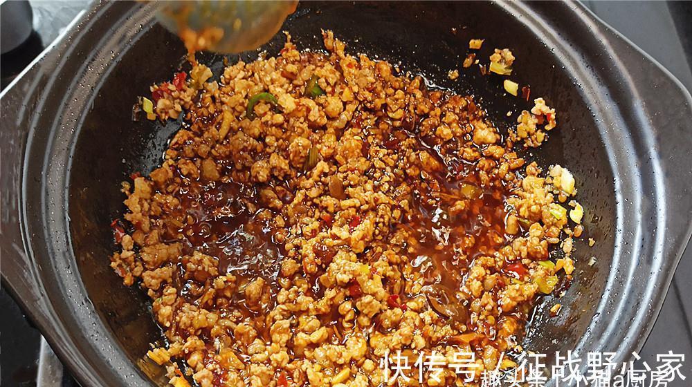 家常菜肉末粉条,鲜香酸辣,特别开胃,我们家冬天常吃