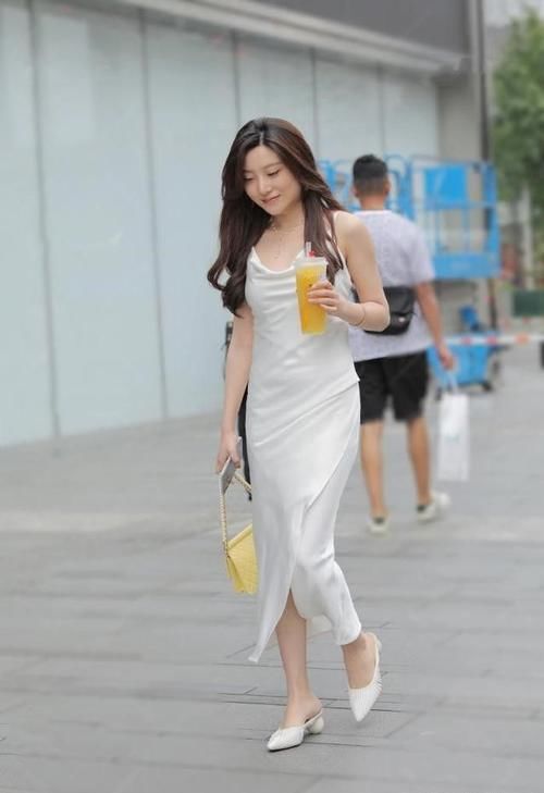 轻盈大方又显气质，身材高挑的女生值得一试