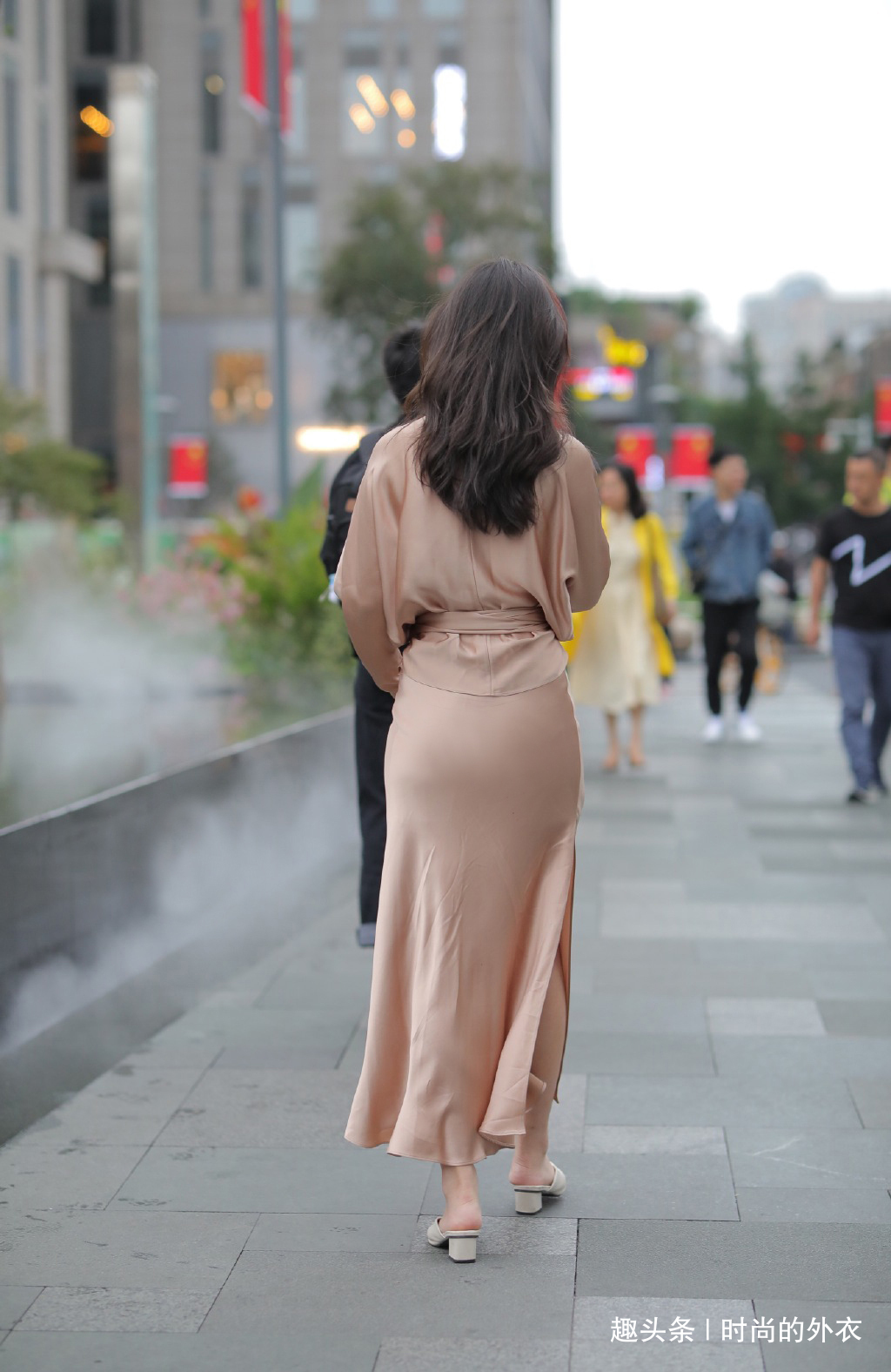 舒适|偏爱时尚省心的装扮,套装裙是个不错的选择,轻盈舒适又显气质