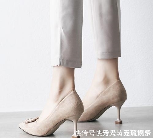 高跟鞋|尖头细跟高跟鞋，搭配一双透肉袜，真是赞