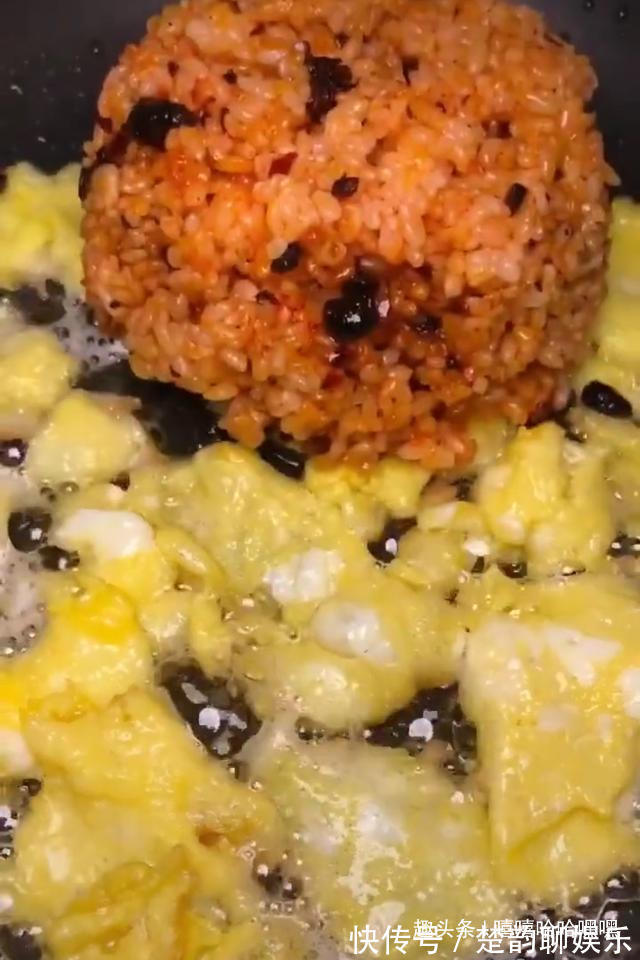 简单美味又不失仪式感，适合崇尚“极简”的你，老干妈拌饭！