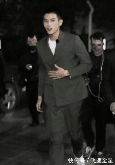 嚴(yán)敏新綜開錄,黃子韜、張若昀西裝革履走紅毯,岳云鵬被“孤立”!