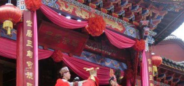 下联|大臣出上联招女婿，无一人对出，结果这个乞丐对出，娶走两媳妇！