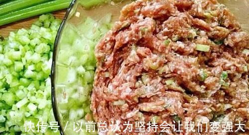 香油|调肉馅时，有人放香油，有人放熟油，都不对，学会正确做法，喷香