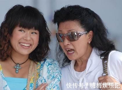 烫发 女人如果还没到60岁,这3款“大妈发型”尽量别留,会显老很多