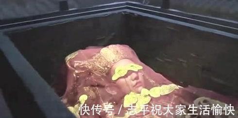 公主|古墓出土美貌公主,当人们要“打开”她的外衣时,差点遭暗算