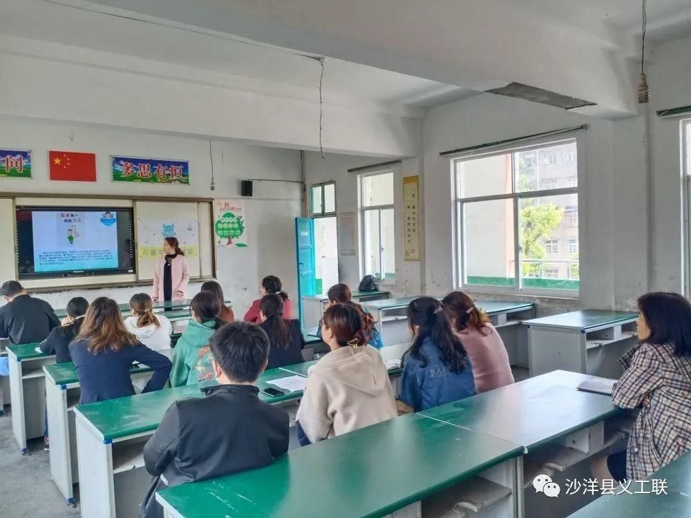 壹基金”儿童平安小课堂”项目培训会在毛李镇中心小学召开