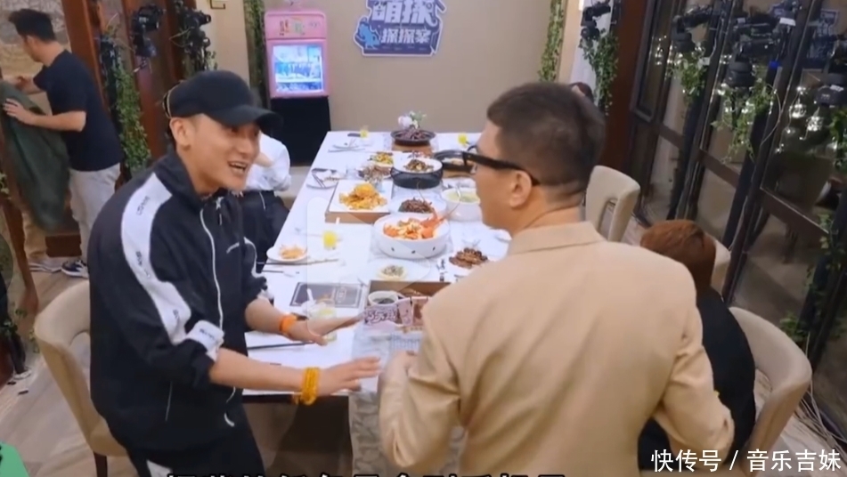 宋亚轩 杨紫居然比黄子韬大一岁,比宋亚轩大一轮,童年女神遭受年龄暴击