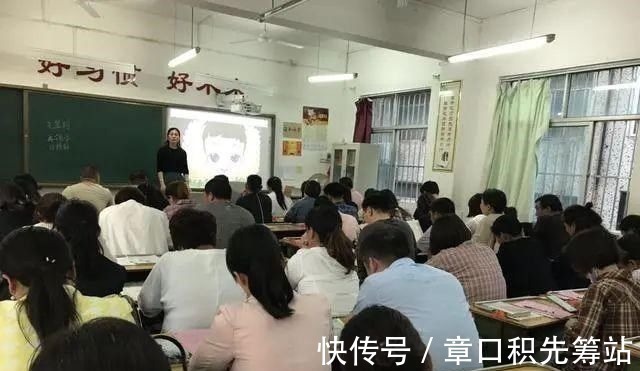 道德绑架|宝妈穿新衣服去开家长会,被老师请出教室,网友:请不要道德绑架