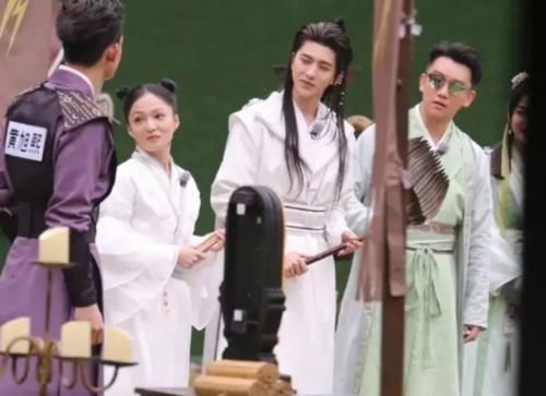 《奔跑吧》全员古装,五位女嘉宾太养眼,我却被唯一的男嘉宾惊艳