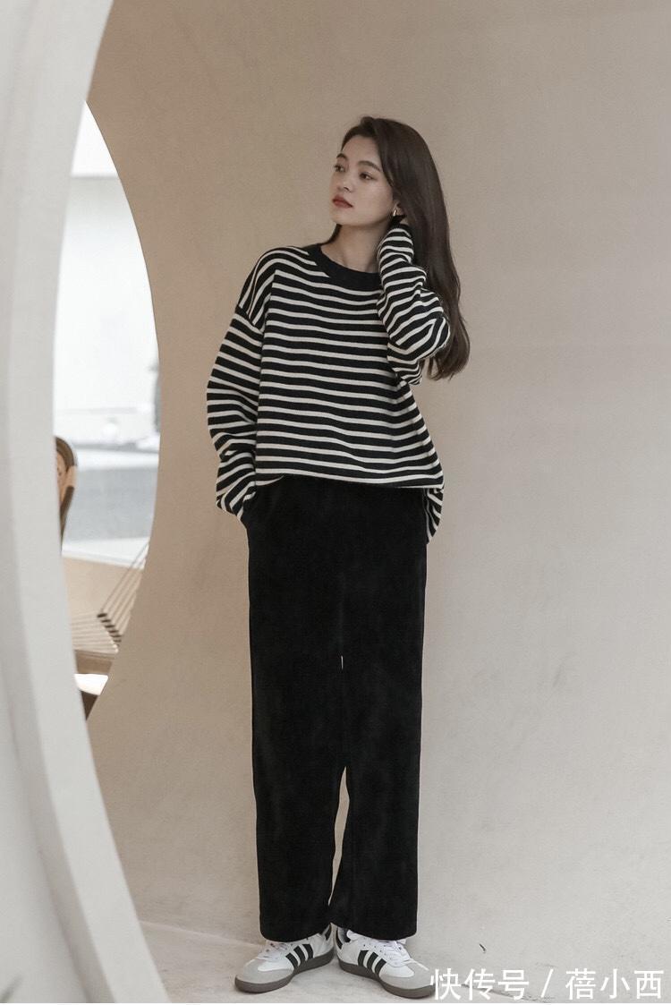 帆布鞋|谁说穿搭要重样?每天只换一件上衣,就能让你的秋天与众不同