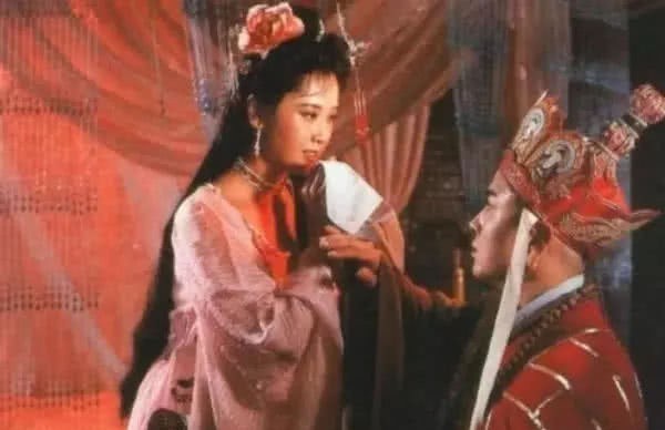 上写|唐僧的“通关文牒”上写了一句话,各国国王看完“毕恭毕敬”!原因太现实