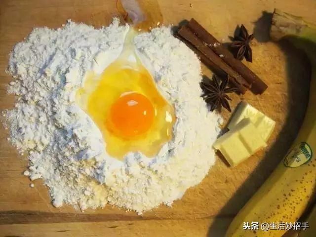 洗衣服时加点这个,连搓一下都不用,衣服立刻干净如新
