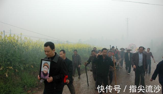 华夏$故事:一夜情深(小小说)