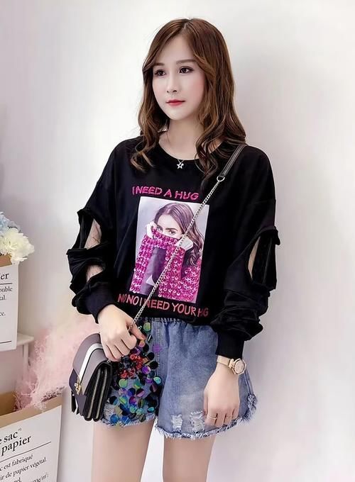 校花|卫衣不会内搭？隔壁班女生都这样搭配，轻松美成校花