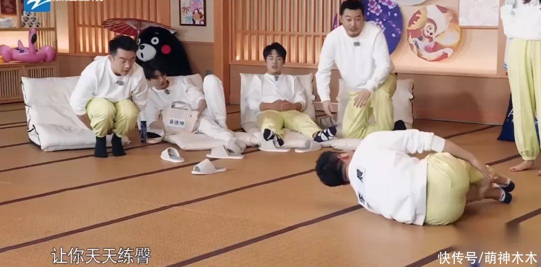 節目|蔡徐坤《奔跑吧》玩手機被發現，常駐MC都在努力，他卻在摸魚