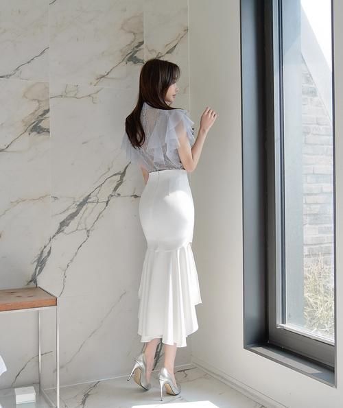 臀裙 美女穿搭:蓝色薄纱包臀裙,气质优雅,笑容甜美