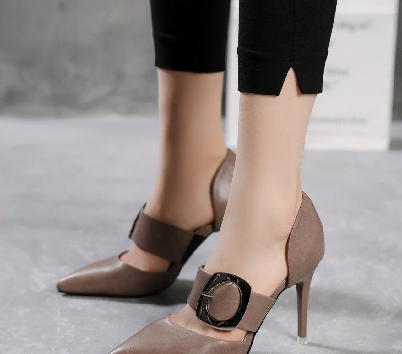 魅力 魅力高跟鞋,让你轻松应对不同场合,穿出鸽子腿