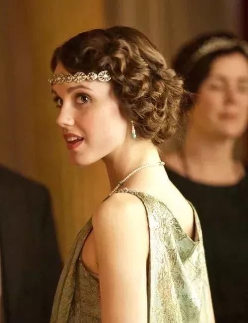 “冠冕”与“皇冠”有什么不同28顶古董冠冕,讲述欧洲贵族头顶上的百年奢华