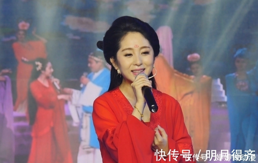 因《星光大道》成名的云飛,拋棄原配娶嬌妻?他真的被冤枉了嗎?