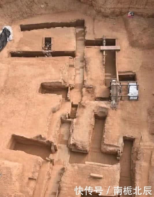 液体|古墓出土7斤黄色液体,检验结果出来后,专家感叹:幸亏没尝!