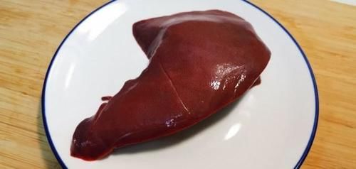  李子柒教做“咸蛋黄猪肝”，意外曝光真实厨艺，网友：早该料到！