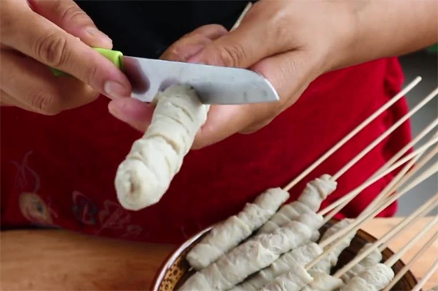 面筋|教你纯手工自制烤面筋,香辣过瘾又解馋,吃着干净卫生又放心