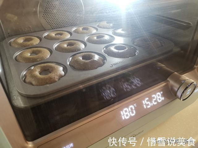 六一儿童节,在家给孩子做小零食,干净卫生无添加,孩子高兴地蹦