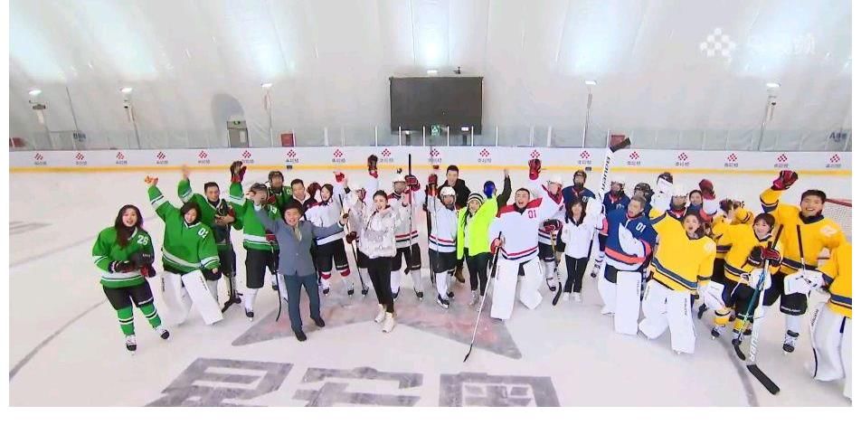 《冬日暖央young》32位總臺主持人冰上團(tuán)建，網(wǎng)友總結(jié)有“三多”