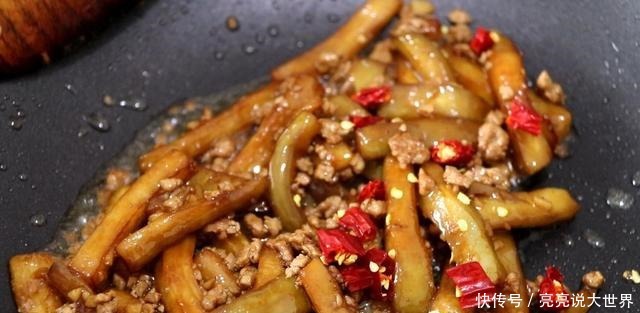 1根茄子,一块猪肉,这是茄子肉末焖面的做法,真好吃
