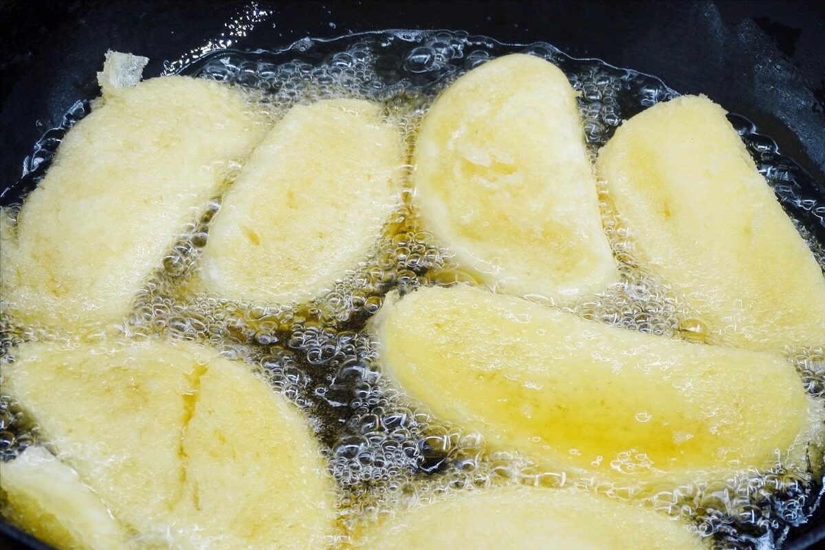 炸馒头片直接裹蛋液难怪吃着很油腻，多加1步，外酥里嫩不吸油