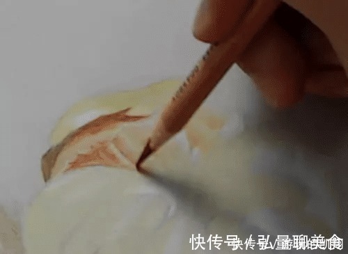 小哥!美术生用铅笔挑战画桔子,成品以假乱真让人叹服:别拿真桔子骗我