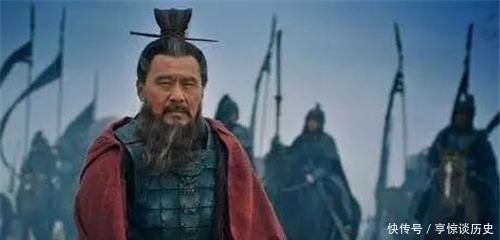 诸葛亮草船借箭时,曹操为何不放火箭?鲁肃: