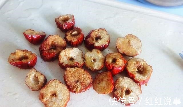 冬日女人必备甜品，这三样食材一起蒸一蒸就好！