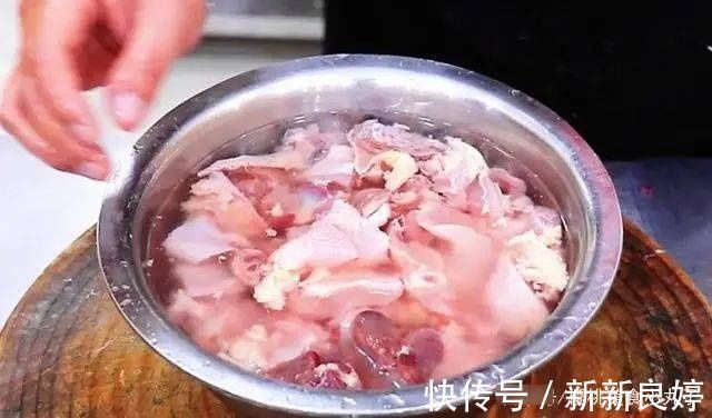 葱段|炖鸡汤时,牢记多加“这一样”鸡汤清亮鲜香,味道好喝还不油腻!