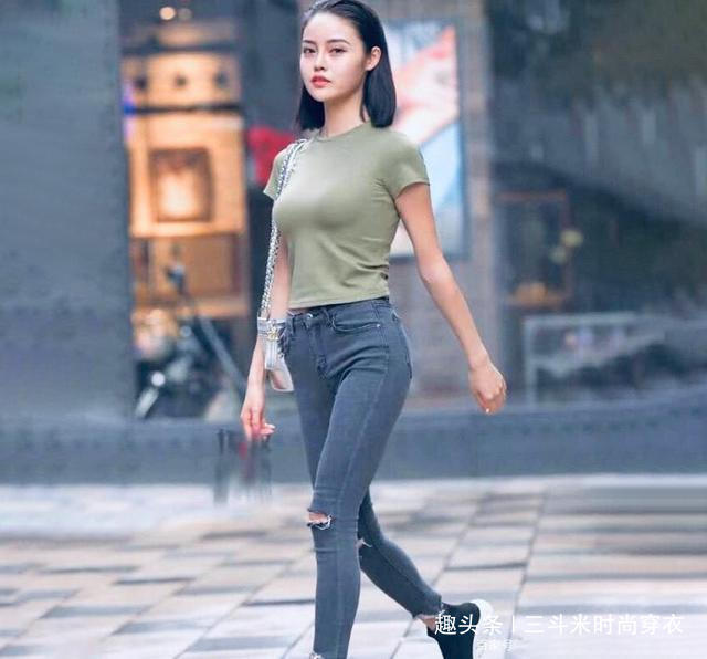 曲线|牛仔裤经久耐磨,质地细腻舒适,更显出女性的身材曲线