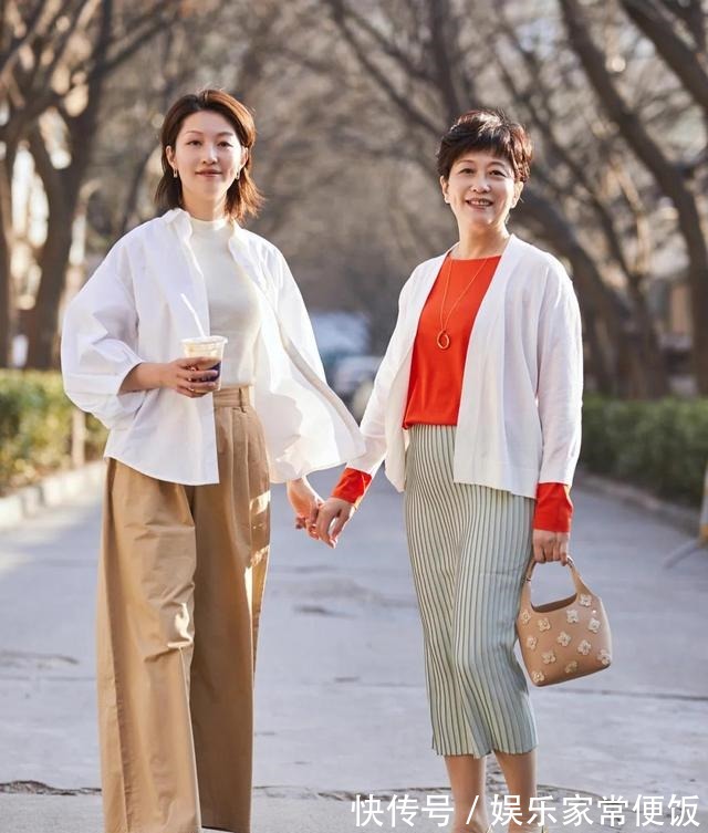 针织开衫 这才是五六十岁女人该有的打扮!她的减龄穿搭,优雅时髦又舒心!