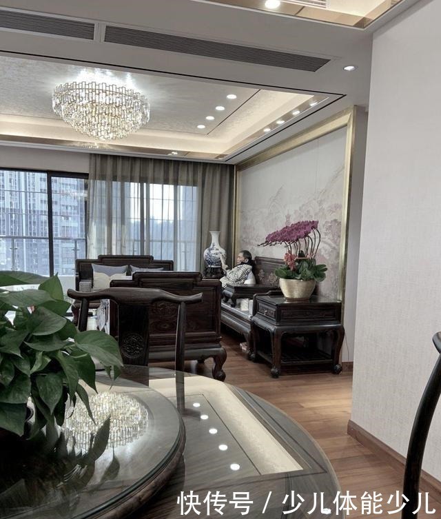 红木|土豪砸下千万,打造第一红木豪宅,一眼看过去都是人民币!