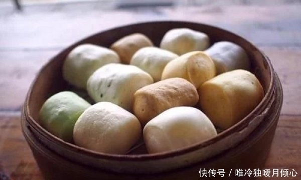 一家4口人的一顿饭,北方人表示很平常,南方人够我们吃2天