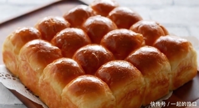 最简单面包做法:不用烤箱不用蒸,香甜又松软,5块钱做一锅