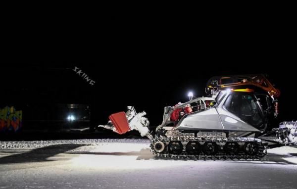 寒夜滑雪场|寒夜滑雪场的“面条守护者”