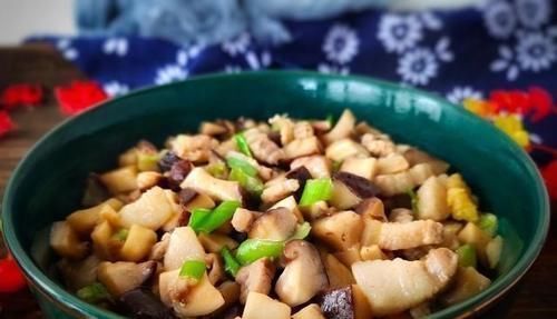 冬天,多给老人孩子吃这菜,价格是贵了些,但营养极高,对骨骼好