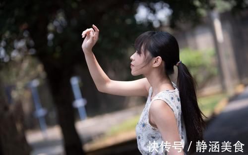 美女 靓丽美女时尚碎花无袖长裙青春靓丽美#美人美装#