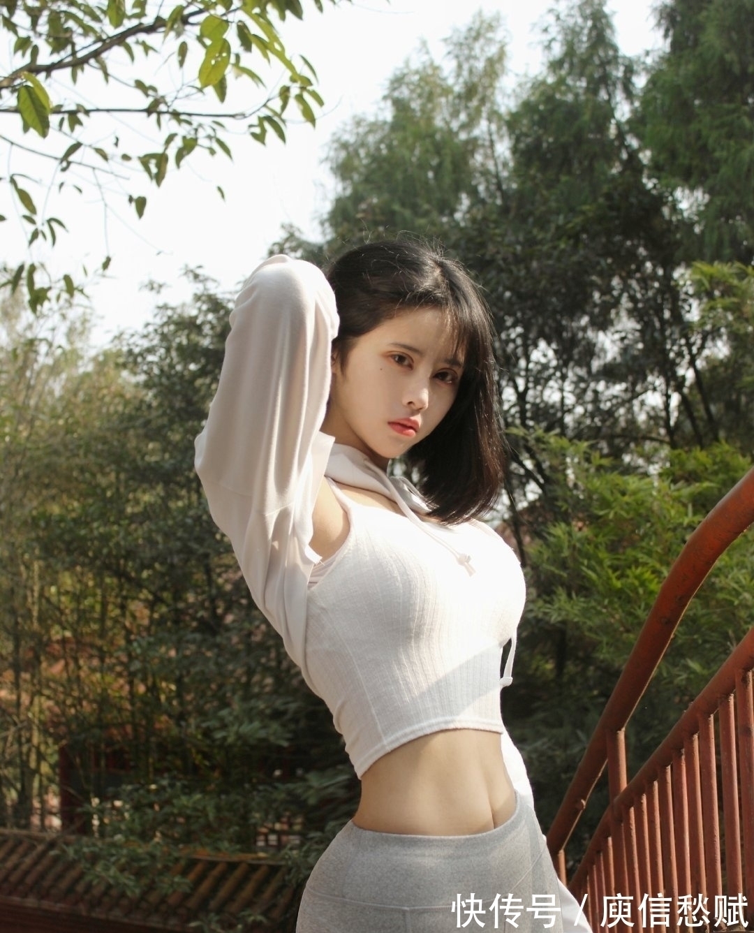 淑女感 打底裤很好地带来淑女感,有效拉高身材比例