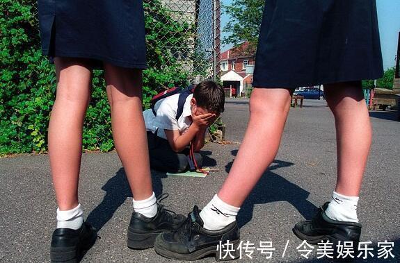 老师|“妈,俺被打了,能打回去吗”两个妈妈的回答,已改变孩子人生