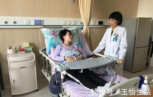 卫生纸|医生让产妇准备“刀纸”,产妇嫌糙偷换“卫生纸”,遭医生斥责