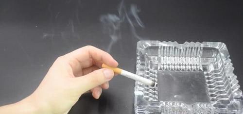 赶紧在窗台放一根蜡烛,用途太厉害了,解决了很多家庭困扰的烦恼