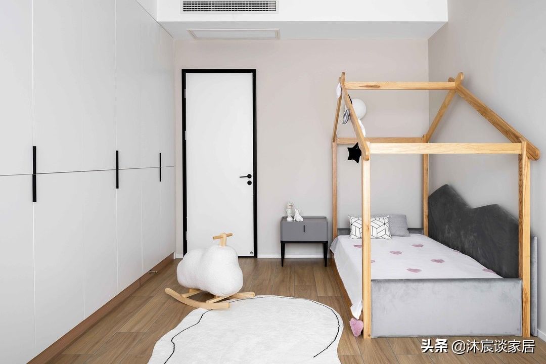 吧台|重庆夫妻的新家,因太会装修而走红,凭白墙与原木就让家温馨治愈